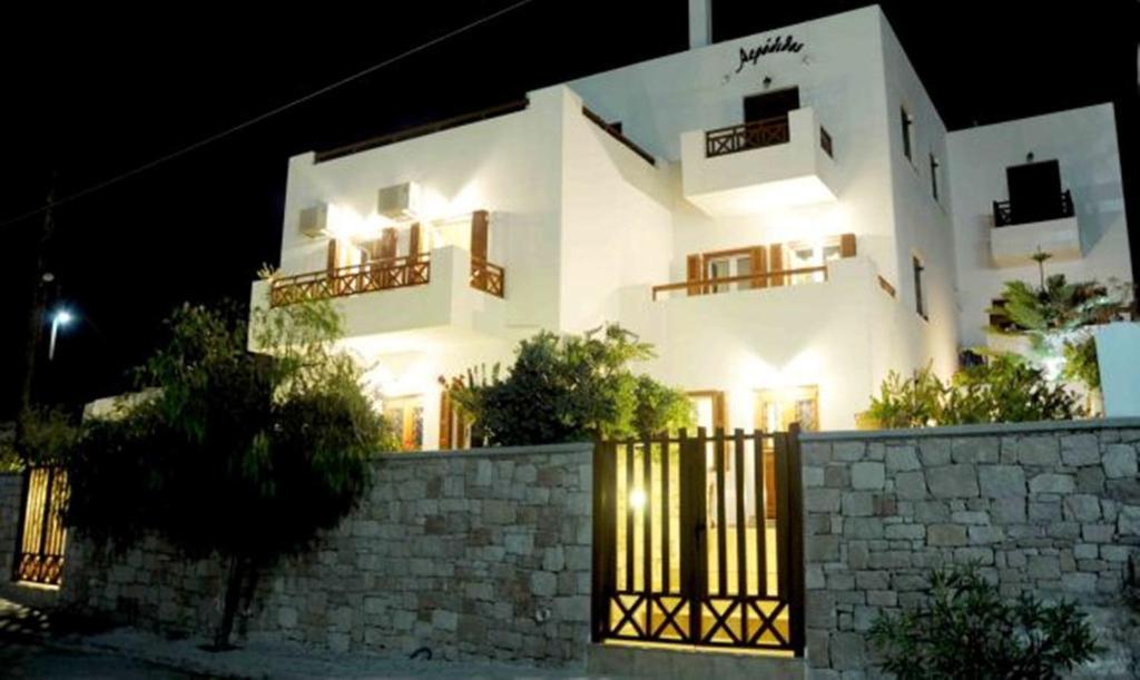 Aerolithos Hotel Adamantas  Exterior foto